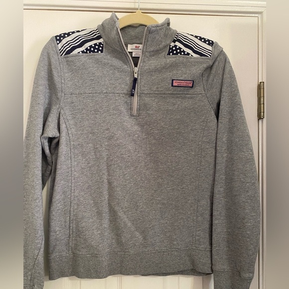 Vineyard Vines 1/4 Zip Sweatshirt - Picture 1 of 9